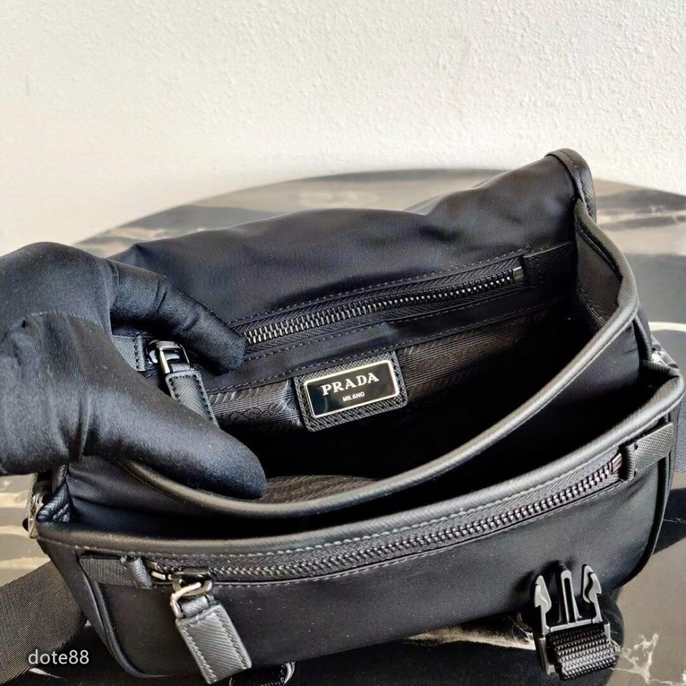 普拉達Prada三角標男女郵差包原版降落傘面料配原版牛皮設計前衛個性配有logo裝飾小袋單肩包-細節圖8