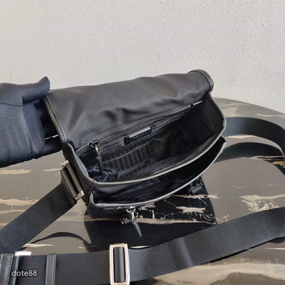 普拉達Prada三角標男女郵差包原版降落傘面料配原版牛皮設計前衛個性配有logo裝飾小袋單肩包-細節圖9