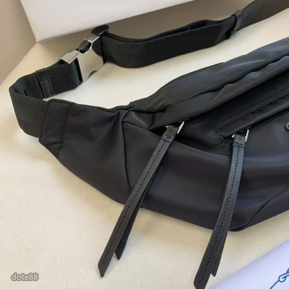 普拉達Prada三角標非常簡單實用腰包街頭風和復古風特別搭大容量-細節圖7