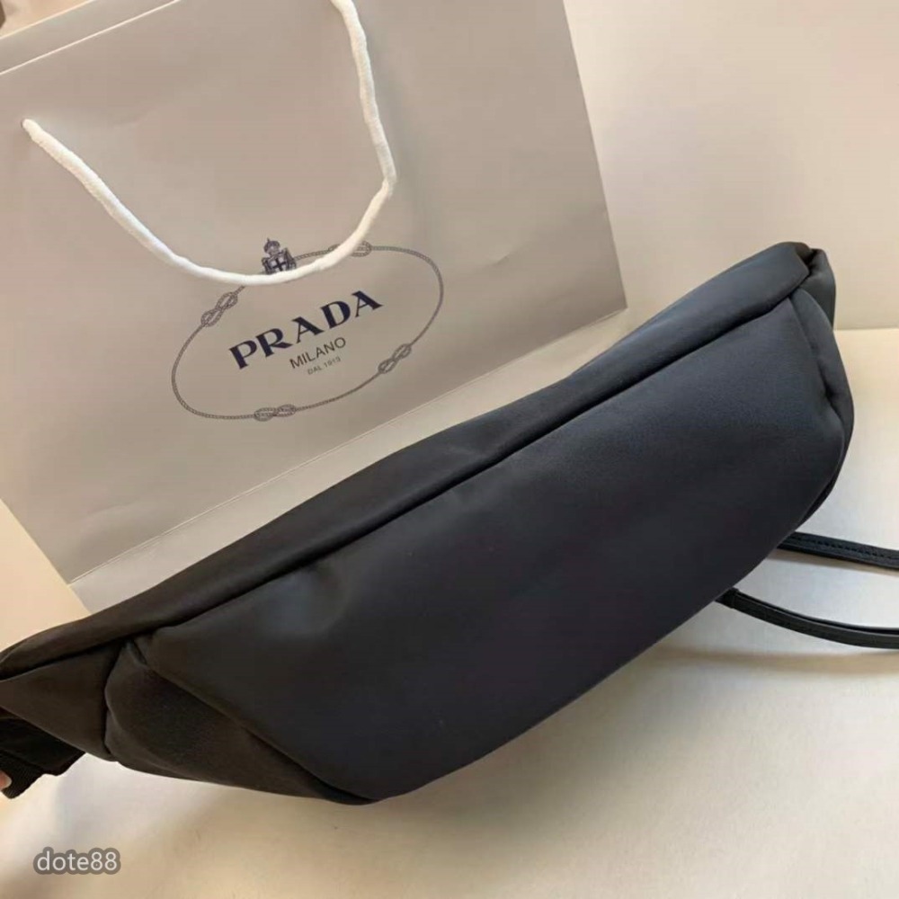 普拉達Prada三角標非常簡單實用腰包街頭風和復古風特別搭大容量-細節圖9