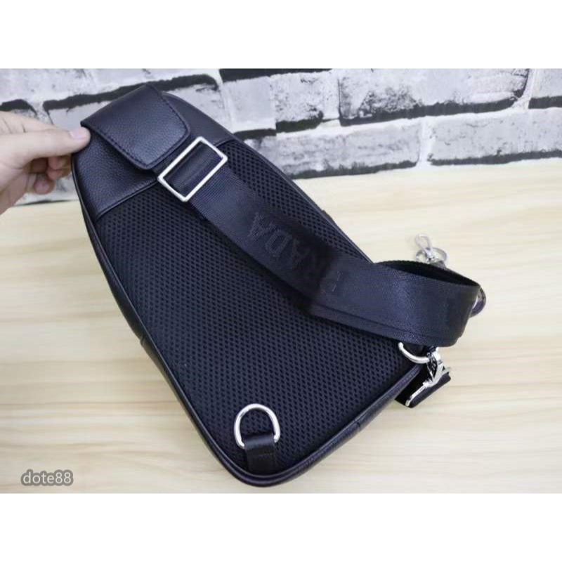 普拉達Prada三角標男士男士胸前包時尚耐用經久耐磨手感舒適大容量可裝手機充電寶-細節圖5