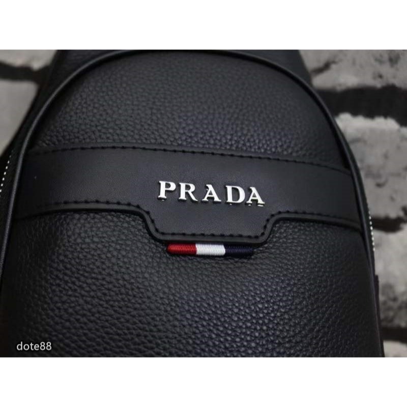 普拉達Prada三角標男士男士胸前包時尚耐用經久耐磨手感舒適大容量可裝手機充電寶-細節圖6