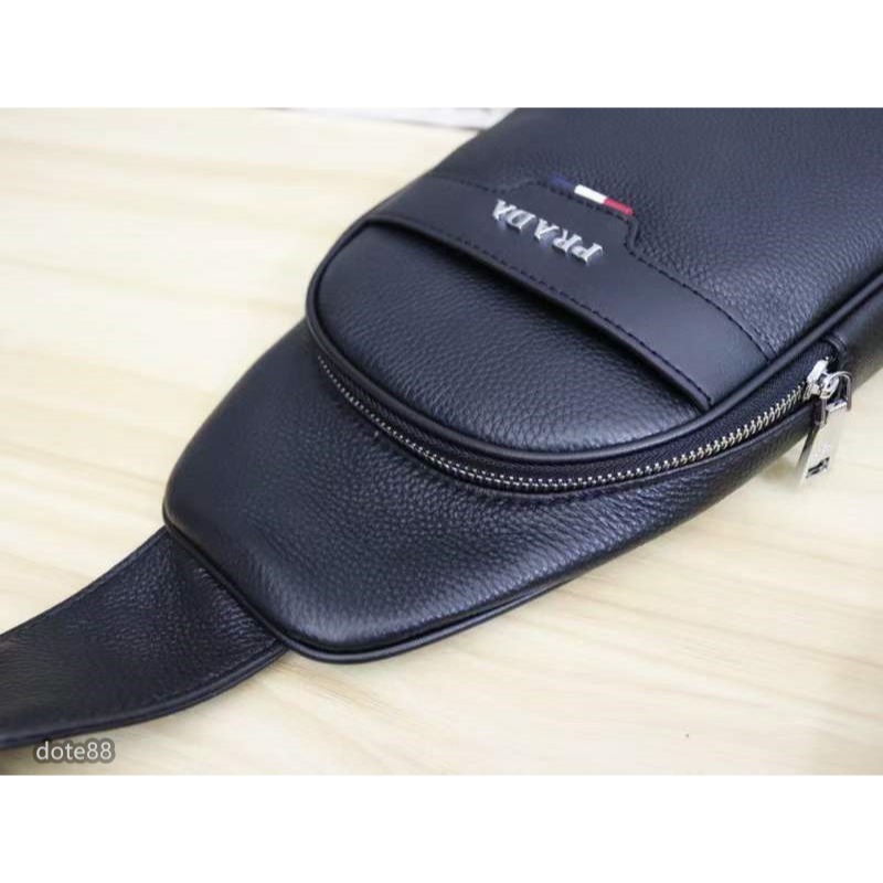 普拉達Prada三角標男士男士胸前包時尚耐用經久耐磨手感舒適大容量可裝手機充電寶-細節圖7