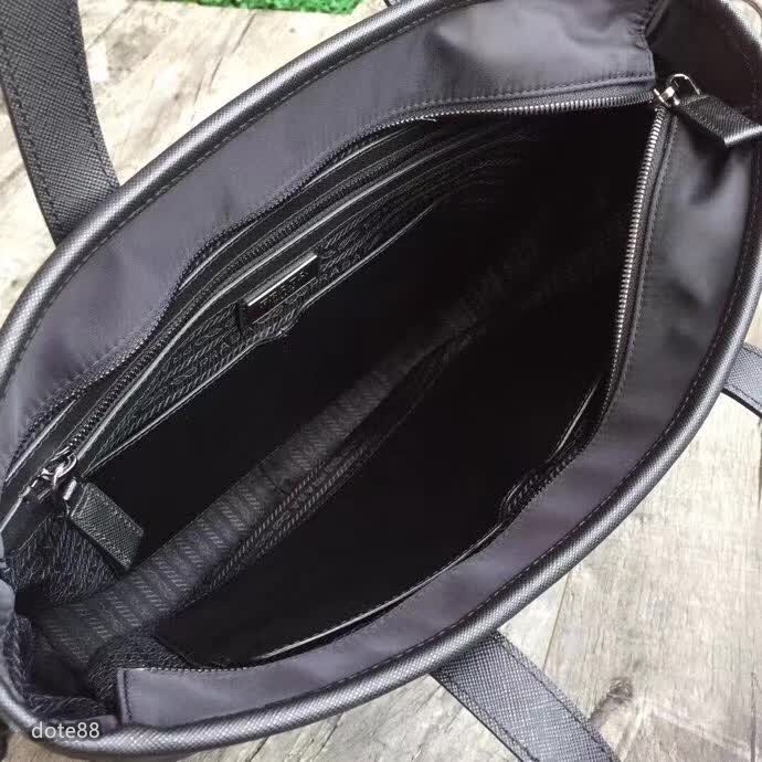 普拉達Prada三角標降落傘面料公事包牛皮進口五金配件細節做工精緻完美演繹成熟男士的一面-細節圖8