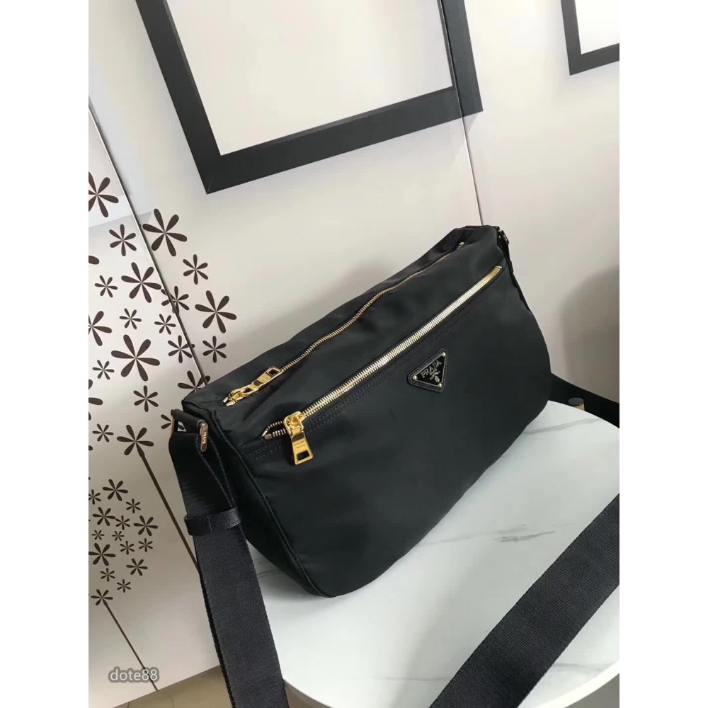 普拉達Prada三角標降落傘面休閒包牛皮細節做工精緻完美演繹成熟男士的一面休閒 運動 逛街   生日禮物 單肩包-細節圖2