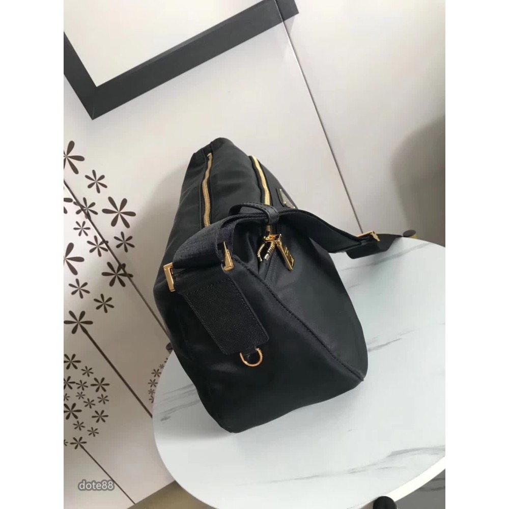 普拉達Prada三角標降落傘面休閒包牛皮細節做工精緻完美演繹成熟男士的一面休閒 運動 逛街   生日禮物 單肩包-細節圖3