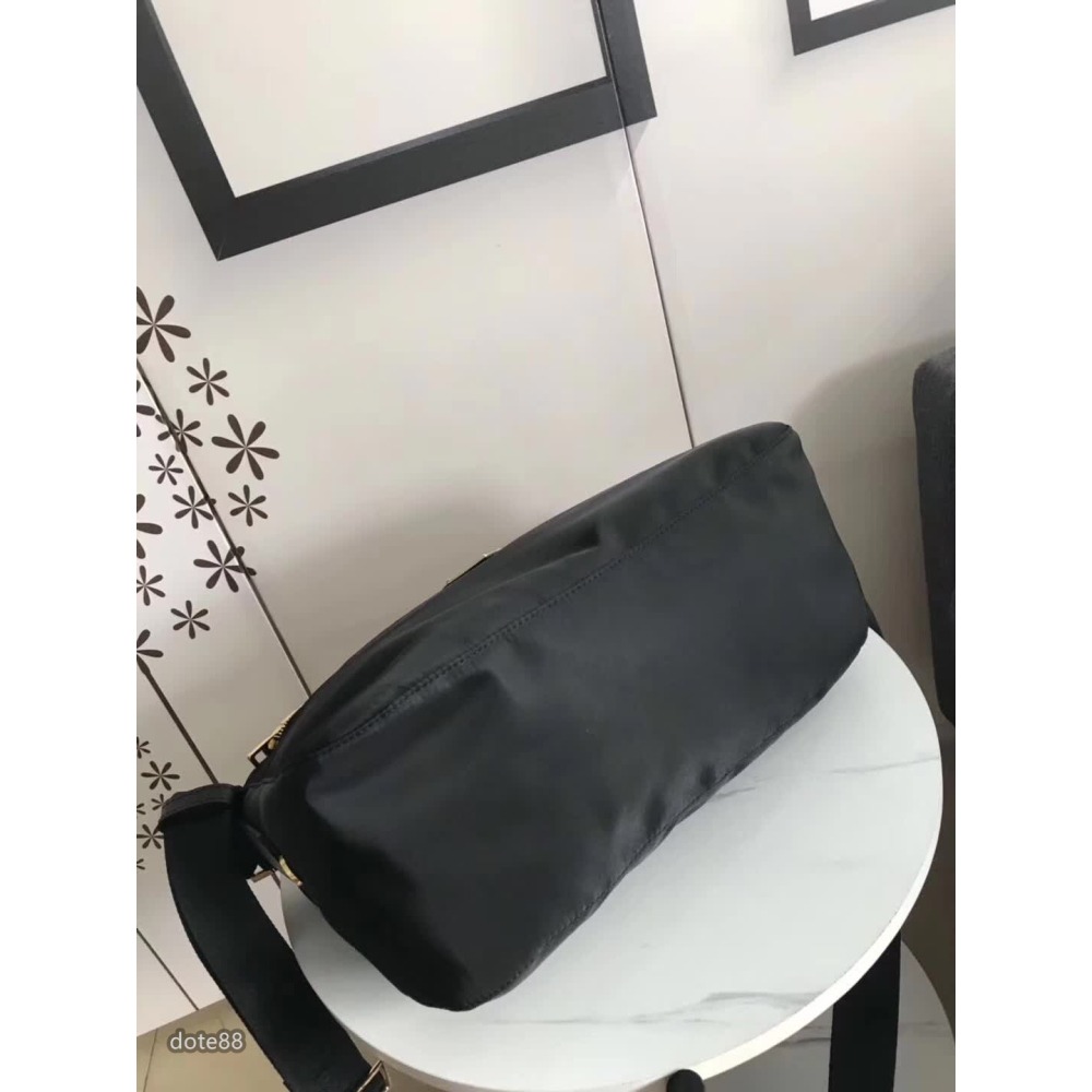 普拉達Prada三角標降落傘面休閒包牛皮細節做工精緻完美演繹成熟男士的一面休閒 運動 逛街   生日禮物 單肩包-細節圖5