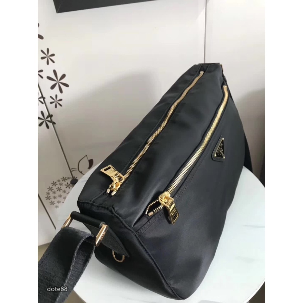 普拉達Prada三角標降落傘面休閒包牛皮細節做工精緻完美演繹成熟男士的一面休閒 運動 逛街   生日禮物 單肩包-細節圖6