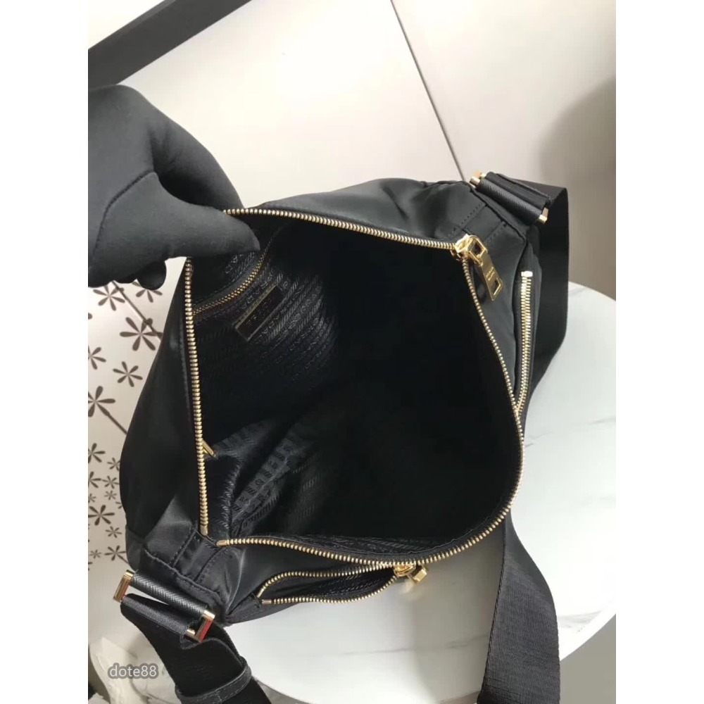 普拉達Prada三角標降落傘面休閒包牛皮細節做工精緻完美演繹成熟男士的一面休閒 運動 逛街   生日禮物 單肩包-細節圖8