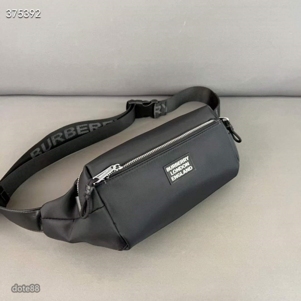 Burberry巴寶莉經典帆布胸包男女斜挎包經典Logo休閒百搭斜挎包精湛鑲嵌細工大容量裝手機充電寶休閒 運動 逛街-細節圖2