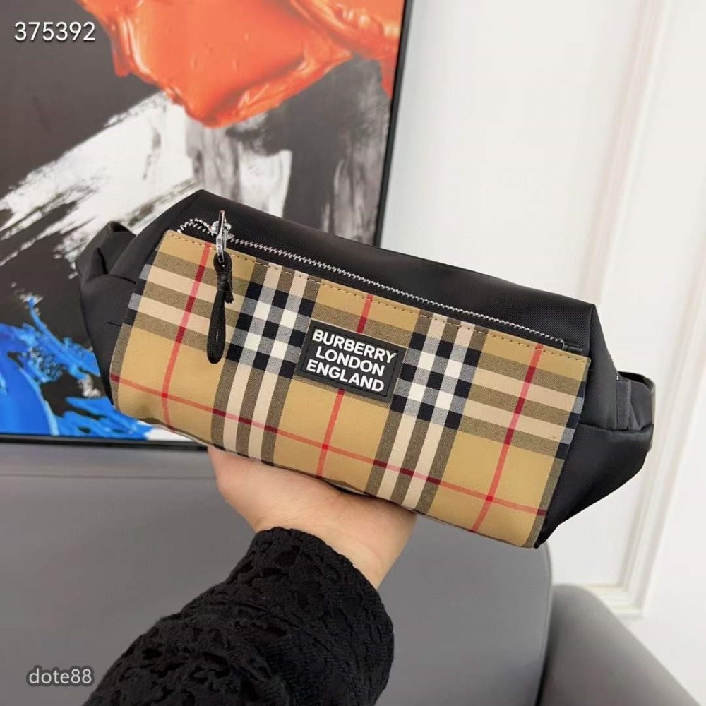 Burberry巴寶莉經典帆布胸包男女斜挎包經典Logo休閒百搭斜挎包精湛鑲嵌細工大容量裝手機充電寶休閒 運動 逛街-細節圖4