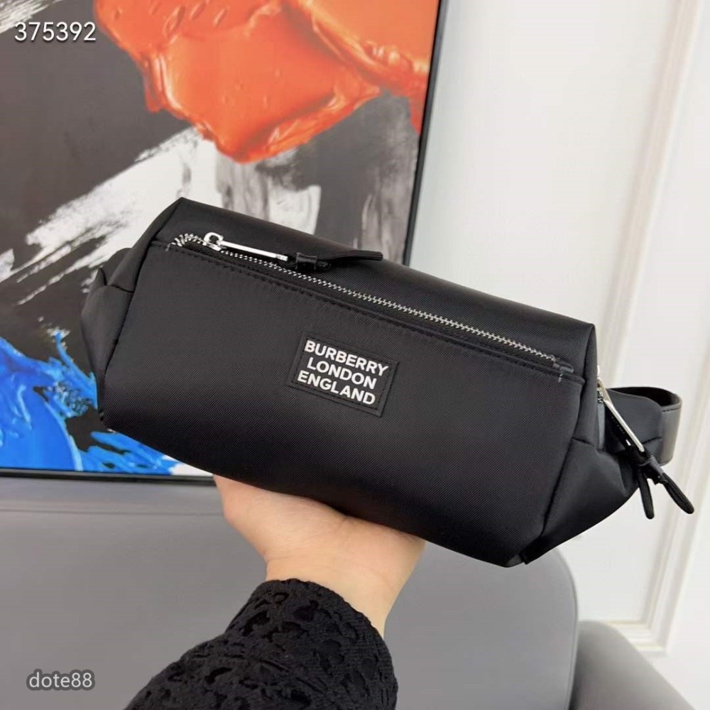 Burberry巴寶莉經典帆布胸包男女斜挎包經典Logo休閒百搭斜挎包精湛鑲嵌細工大容量裝手機充電寶休閒 運動 逛街-細節圖5