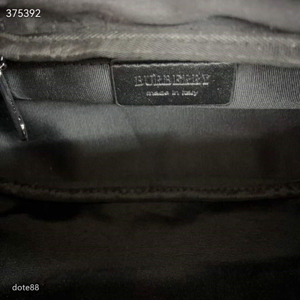 Burberry巴寶莉經典帆布胸包男女斜挎包經典Logo休閒百搭斜挎包精湛鑲嵌細工大容量裝手機充電寶休閒 運動 逛街-細節圖8
