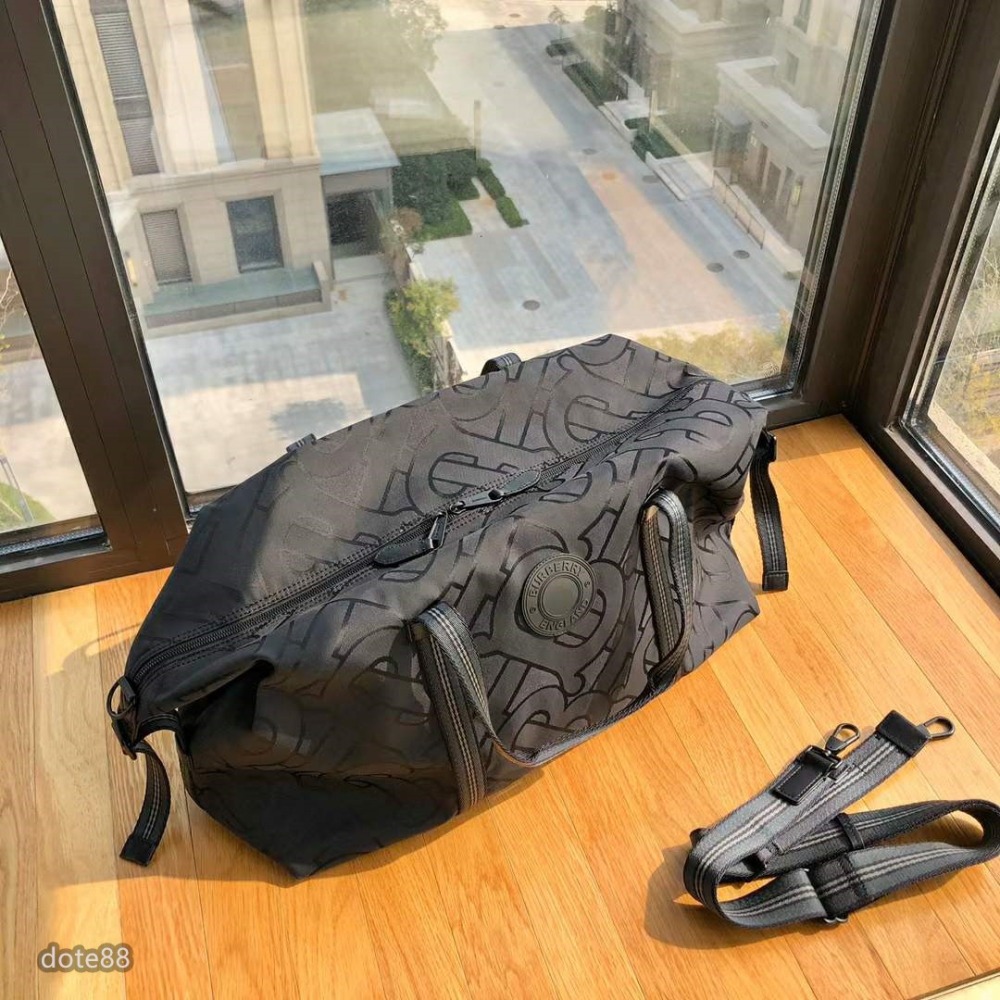 Burberry巴寶莉遠足旅行包全新TB提花系列旅行袋旅行季必備的時尚單品日常健身瑜伽或者運動可以當儲物包-細節圖2