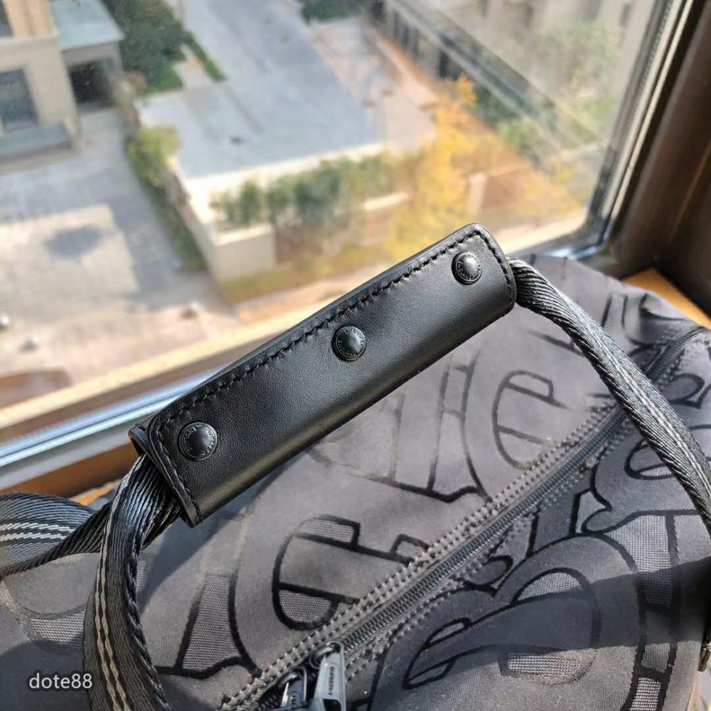Burberry巴寶莉遠足旅行包全新TB提花系列旅行袋旅行季必備的時尚單品日常健身瑜伽或者運動可以當儲物包-細節圖6