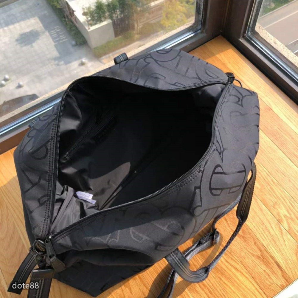 Burberry巴寶莉遠足旅行包全新TB提花系列旅行袋旅行季必備的時尚單品日常健身瑜伽或者運動可以當儲物包-細節圖8