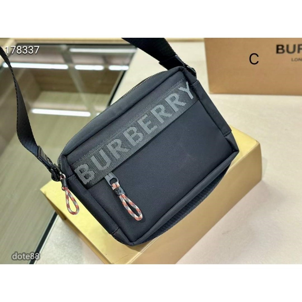 Burberry 巴寶莉整個包方方正正復古又可愛男女都合適肩帶可以調節的手感柔糯非常舒適 超級耐用耐髒大容量肩帶可調-細節圖3