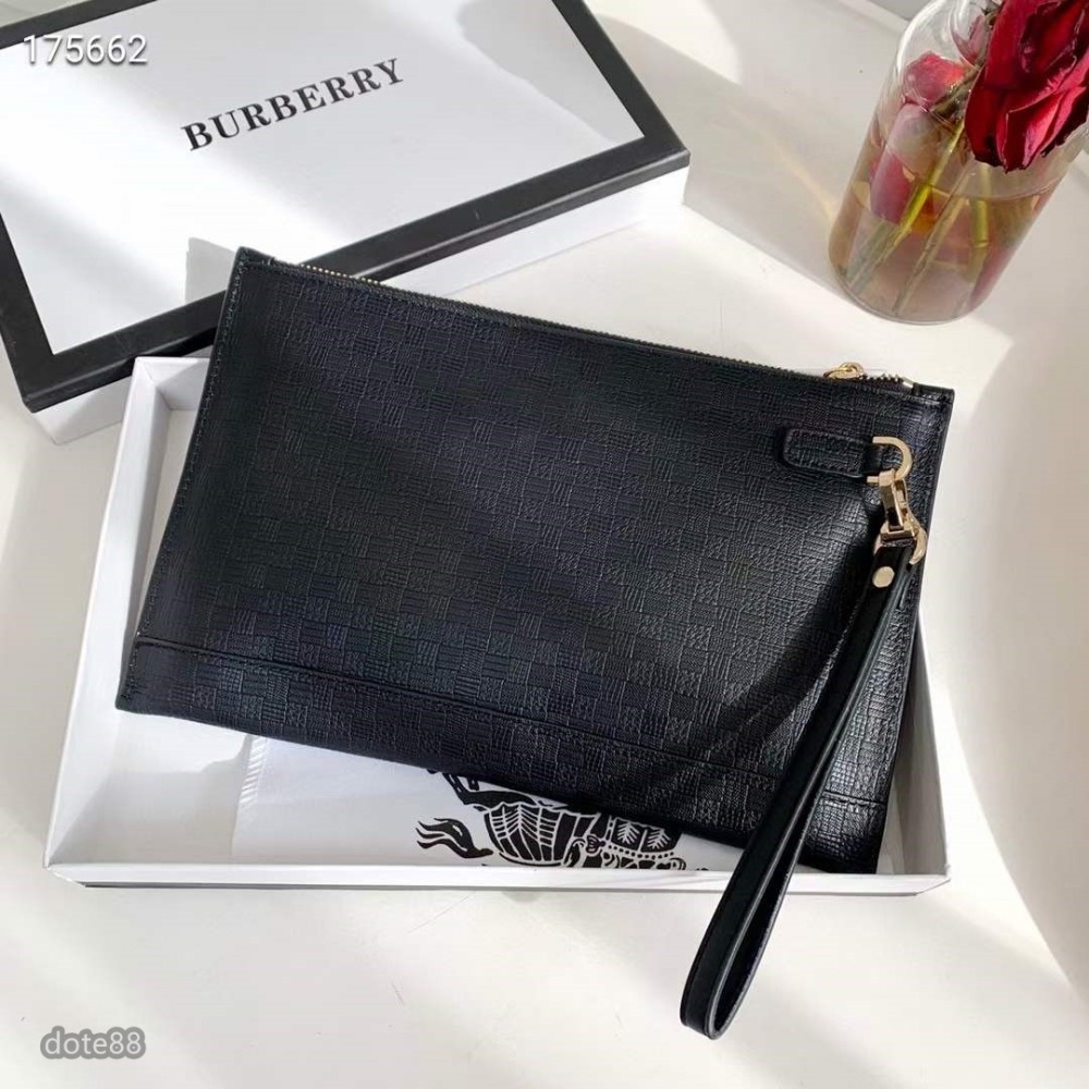 Burberry 巴寶莉頂級設計師打造休閒風格製作超順滑拉鍊、頂級油邊平滑、 超大容量空間設計多卡位+暗格拉鏈手拿包-細節圖2