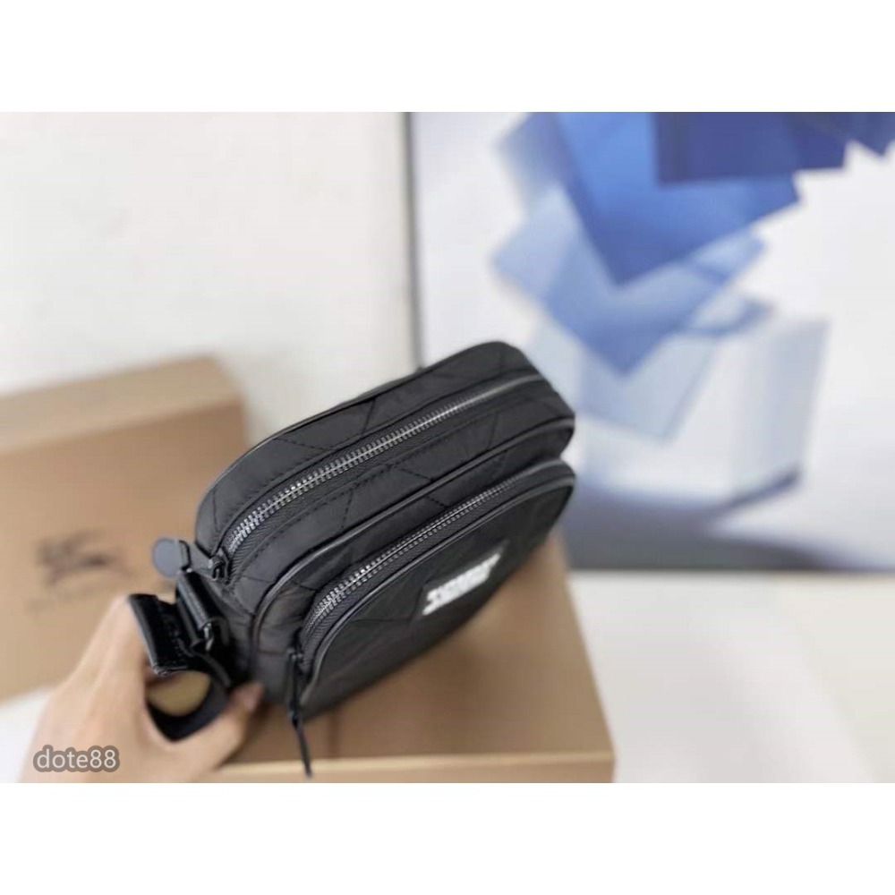 Burberry巴寶莉男士專櫃單肩斜挎胸包腰包專櫃經典男士胸包採用進口原版面料大容量包包可裝手機充電寶休閒 運動 逛街-細節圖3