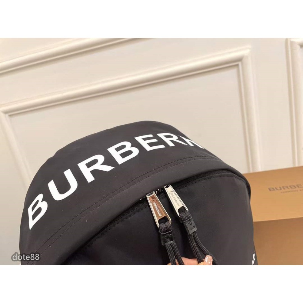 Burberry巴寶莉男士專櫃單肩包背包雙肩包書包大容量包包筆電包休閒 運動 逛街交換禮物情人節  生日禮物出門必備-細節圖7