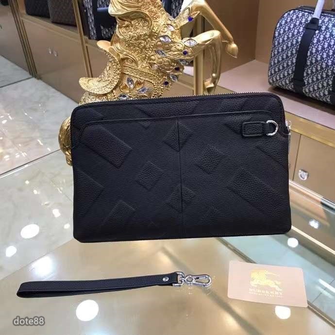 Burberry巴寶莉男士手拿包臻選格紋皮革材質打造纖巧精緻的版型使其更具時尚、潮流，輕便又時尚父親節生日禮物-細節圖2