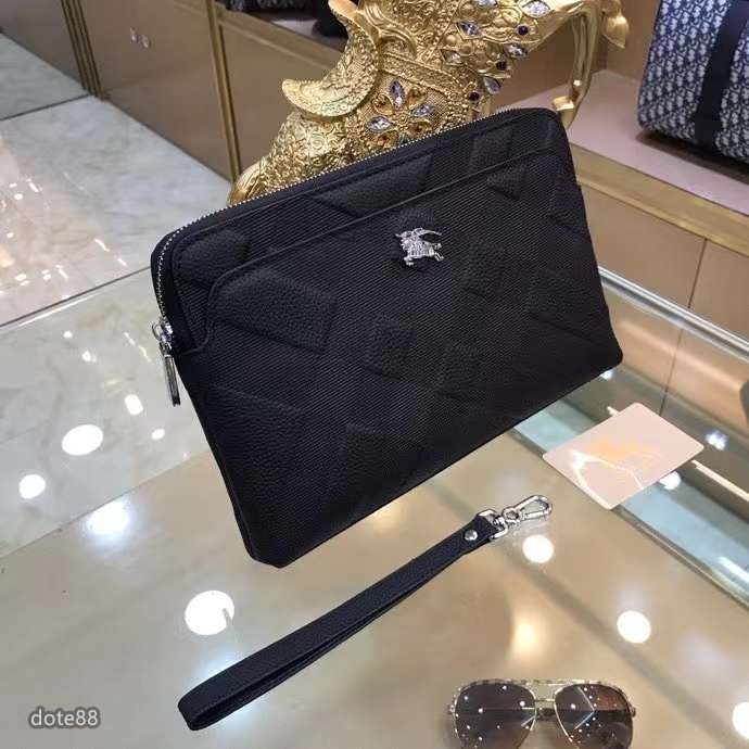 Burberry巴寶莉男士手拿包臻選格紋皮革材質打造纖巧精緻的版型使其更具時尚、潮流，輕便又時尚父親節生日禮物-細節圖3