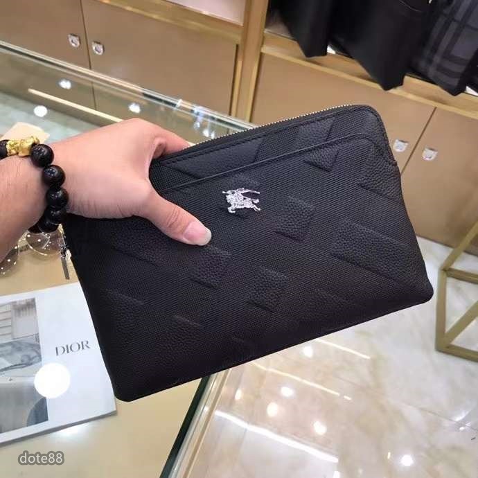 Burberry巴寶莉男士手拿包臻選格紋皮革材質打造纖巧精緻的版型使其更具時尚、潮流，輕便又時尚父親節生日禮物-細節圖4