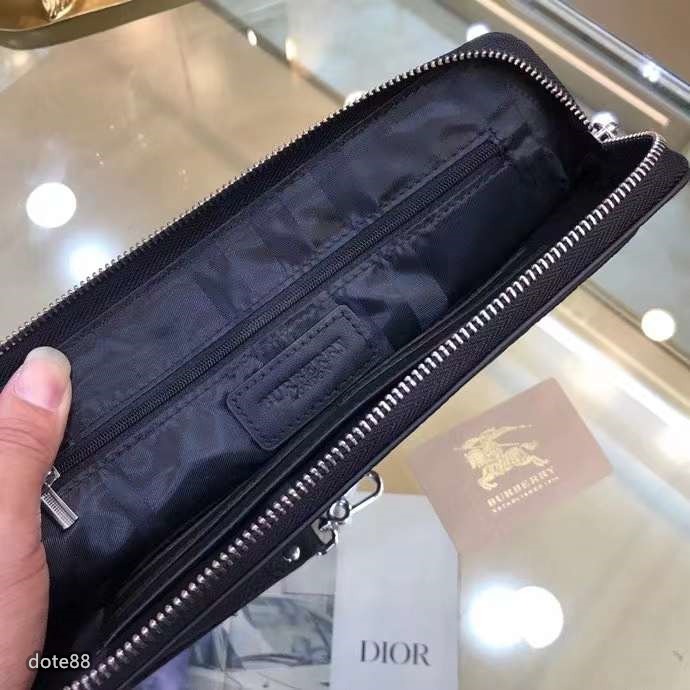 Burberry巴寶莉男士手拿包臻選格紋皮革材質打造纖巧精緻的版型使其更具時尚、潮流，輕便又時尚父親節生日禮物-細節圖9