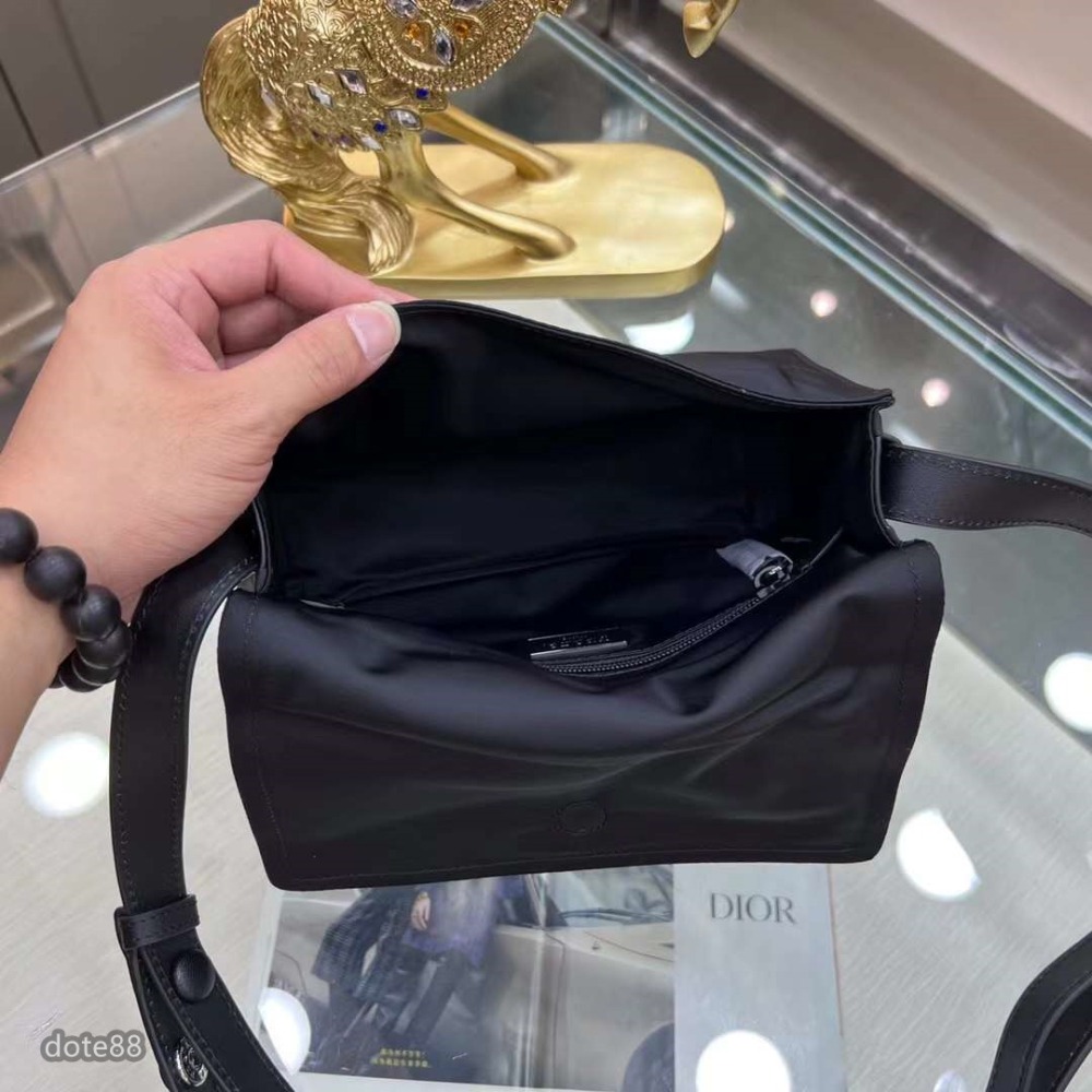 Prada普拉達單肩包實用輕便又好看容量超級大可拆卸可調式全皮背帶空間寬大的內部隔層大容量包包可裝充電寶手機節日禮物-細節圖3