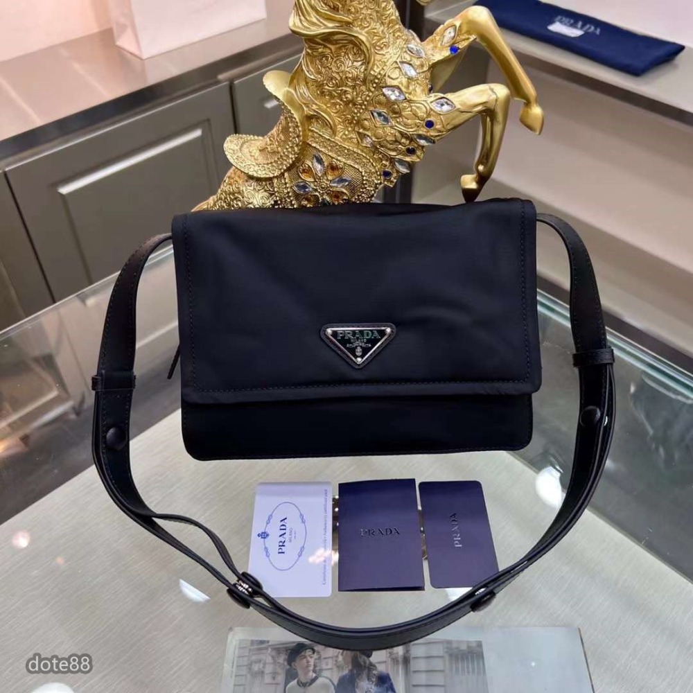 Prada普拉達單肩包實用輕便又好看容量超級大可拆卸可調式全皮背帶空間寬大的內部隔層大容量包包可裝充電寶手機節日禮物-細節圖5