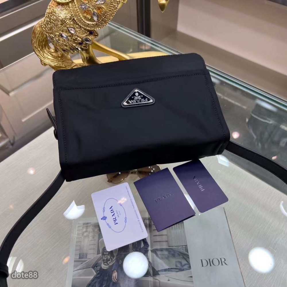 Prada普拉達單肩包實用輕便又好看容量超級大可拆卸可調式全皮背帶空間寬大的內部隔層大容量包包可裝充電寶手機節日禮物-細節圖6