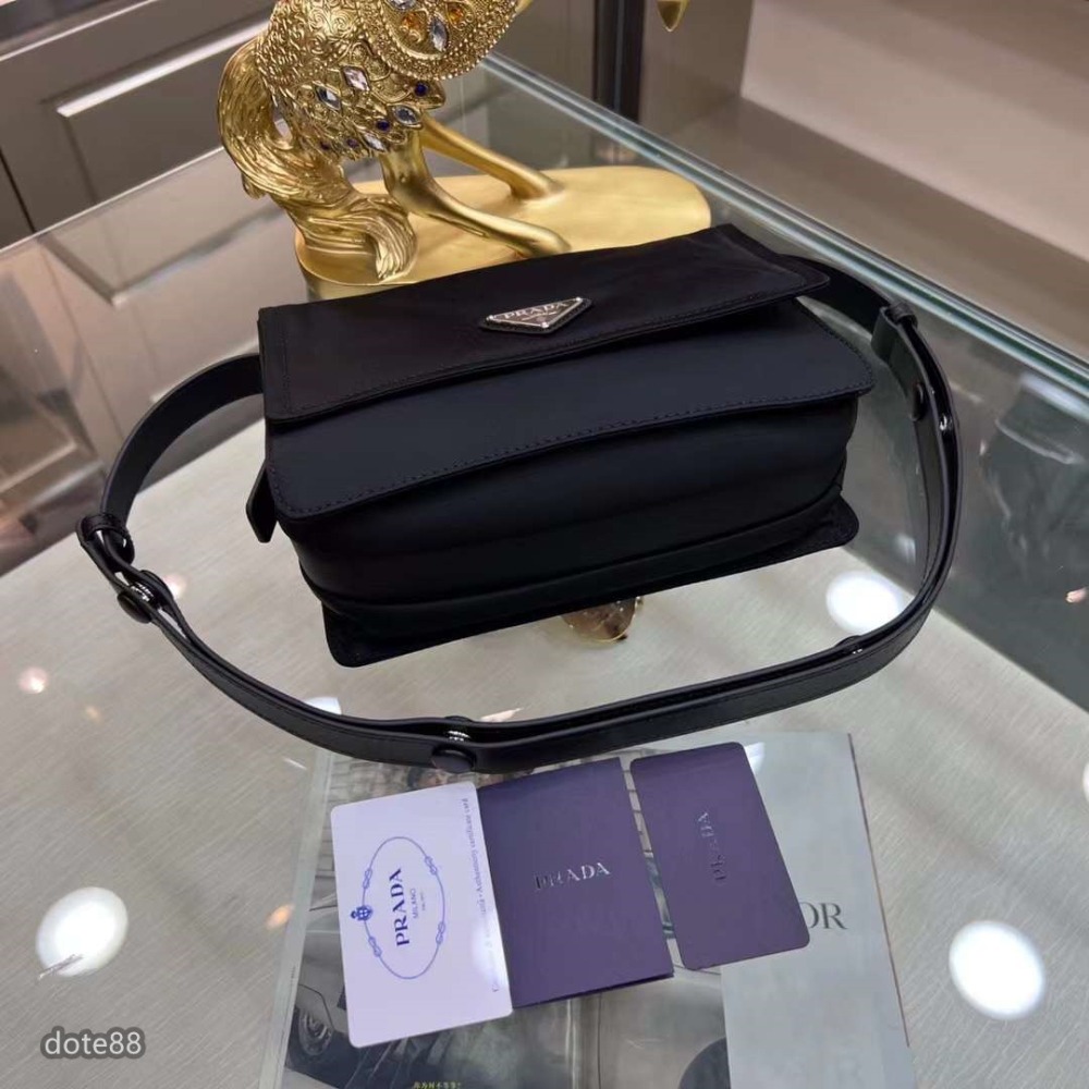 Prada普拉達單肩包實用輕便又好看容量超級大可拆卸可調式全皮背帶空間寬大的內部隔層大容量包包可裝充電寶手機節日禮物-細節圖8