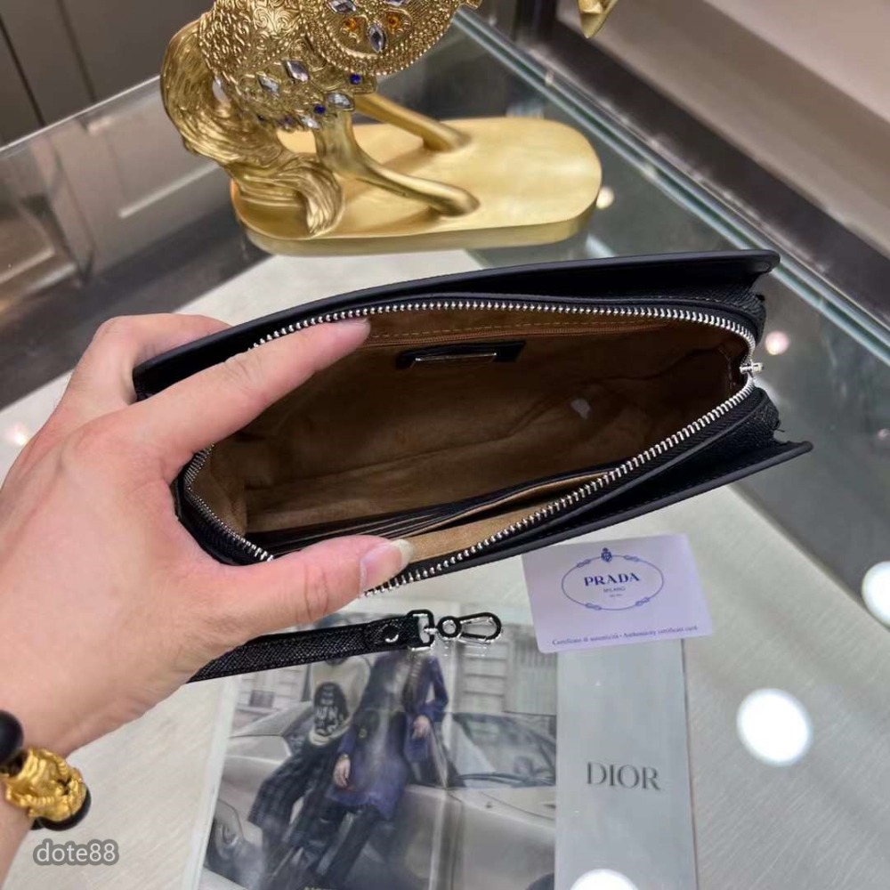 Prada普拉達新款手拿包採用進口牛皮製作頂級拋光不銹鋼飾面金屬配件正面外部三角形珐琅徽標簡單大方商務.節日生日禮物-細節圖7