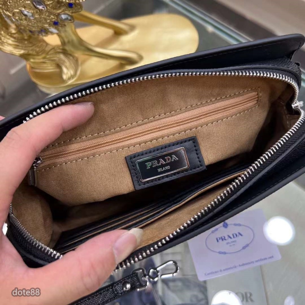 Prada普拉達新款手拿包採用進口牛皮製作頂級拋光不銹鋼飾面金屬配件正面外部三角形珐琅徽標簡單大方商務.節日生日禮物-細節圖9