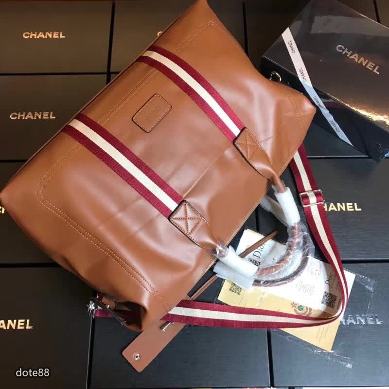 BALLY巴厘新款式男士旅行袋手提包進口二層皮定制專用五金拉鍊拉合順滑休閒 運動健身包百搭 簡約 時尚潮流行  奢華-細節圖5