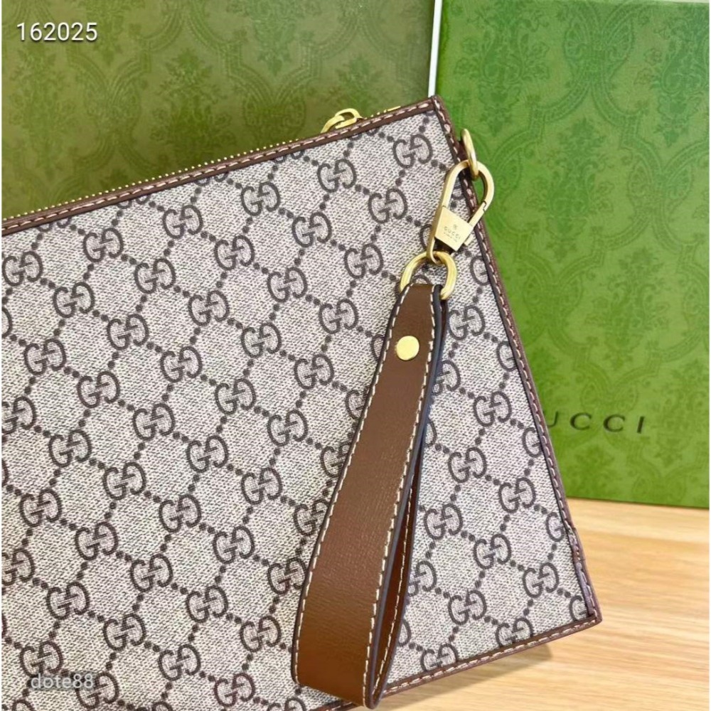 GUCCI古馳互扣式雙G手拿包內裡耐磨休閒 運動 逛街 宴會  晚宴  交換禮物  父親節禮物出門必備  百搭 簡約-細節圖6