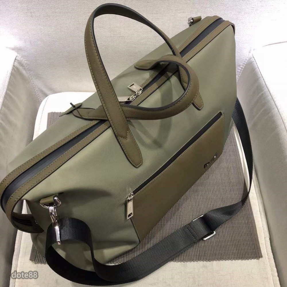 芬迪Fendi小怪獸旅行包手提袋手提包容量很足放現金手機電腦經典設計百搭時尚時尚潮流進口防水料休閒出門必備簡約百搭潮男-細節圖4