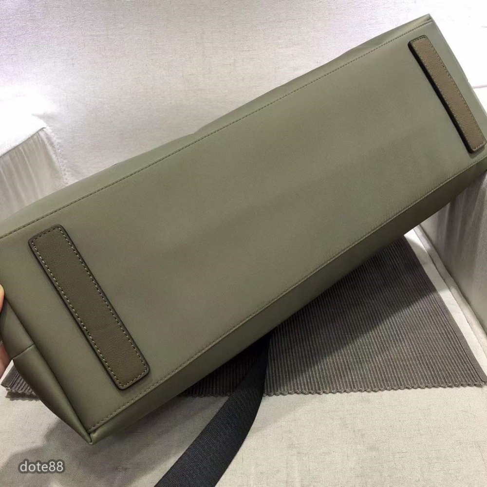 芬迪Fendi小怪獸旅行包手提袋手提包容量很足放現金手機電腦經典設計百搭時尚時尚潮流進口防水料休閒出門必備簡約百搭潮男-細節圖5