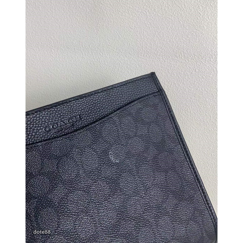 coach蔻馳男包單肩斜挎包大容量帶耳機包可可調節肩帶輕便實用出門必備百搭有型簡約時尚潮流行休閒逛街生日禮物情人節禮物-細節圖4