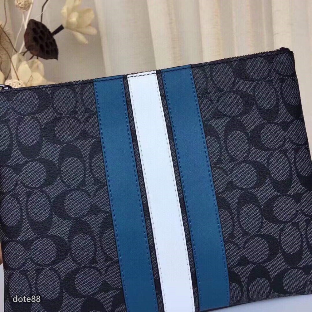 coach蔻馳手拿包經典印花大容量有夾層輕便實用出門必備百搭有型簡約時尚潮流行休閒逛街生日禮物情人節禮物-細節圖4