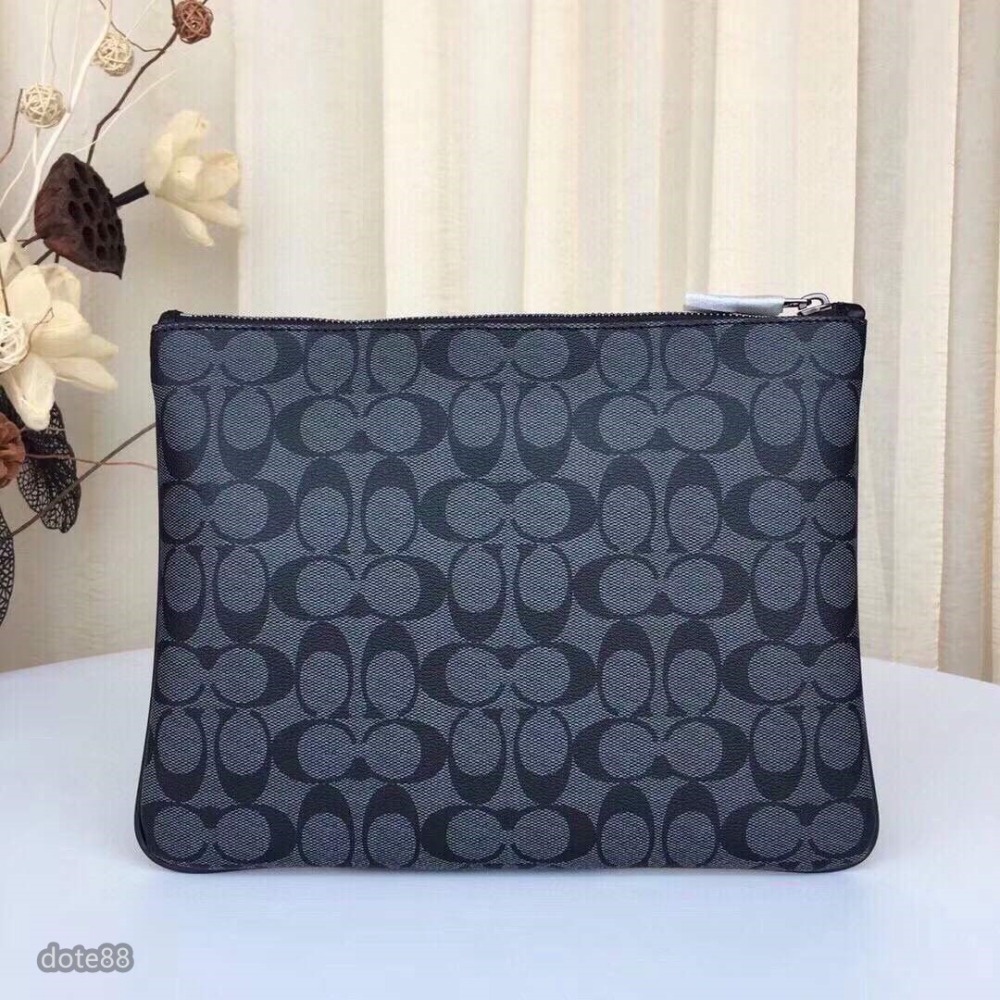 coach蔻馳手拿包經典印花大容量有夾層輕便實用出門必備百搭有型簡約時尚潮流行休閒逛街生日禮物情人節禮物-細節圖5