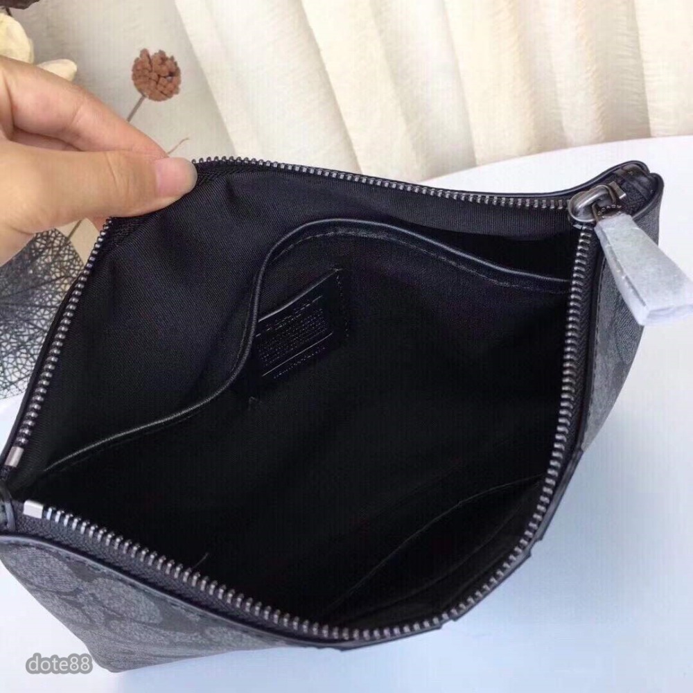 coach蔻馳手拿包經典印花大容量有夾層輕便實用出門必備百搭有型簡約時尚潮流行休閒逛街生日禮物情人節禮物-細節圖8