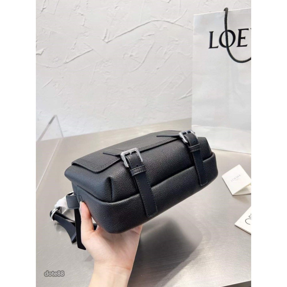 Loewe Buckle Tote單肩包郵差包簡約大氣可調節肩帶耐磨耐用大容量有夾層實用出門必備簡約時尚潮流行休閒逛街-細節圖4