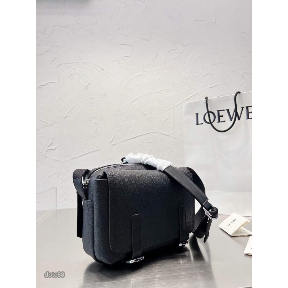 Loewe Buckle Tote單肩包郵差包簡約大氣可調節肩帶耐磨耐用大容量有夾層實用出門必備簡約時尚潮流行休閒逛街-細節圖6