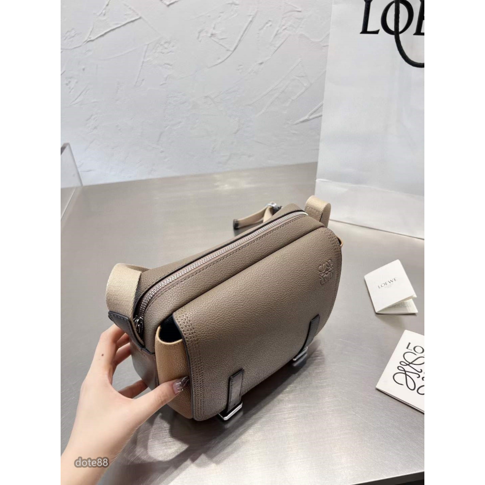 Loewe Buckle Tote單肩包簡約大氣可調節肩帶耐磨耐用大容量有夾層實用出門必備簡約時尚潮流行休閒逛街禮物-細節圖3