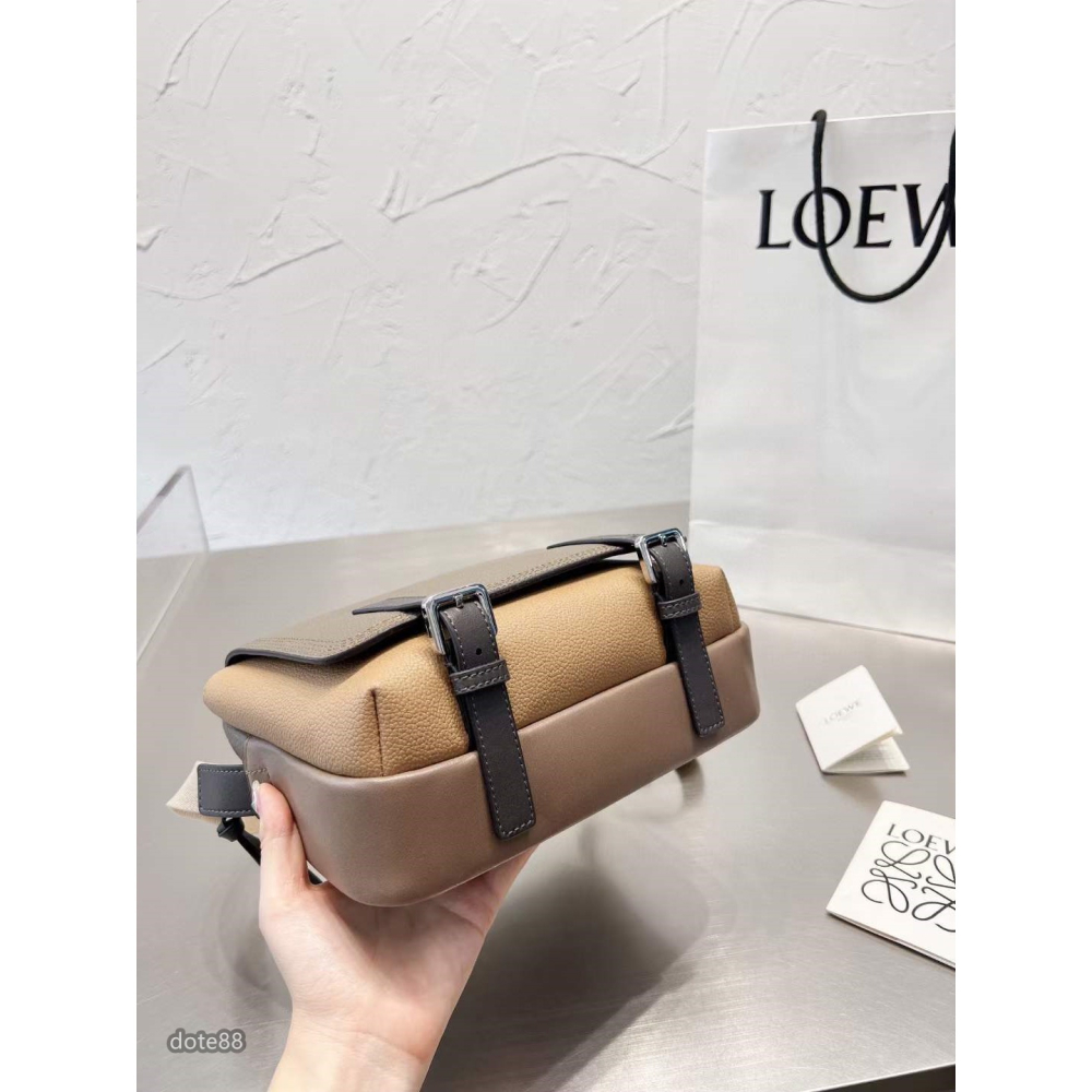 Loewe Buckle Tote單肩包簡約大氣可調節肩帶耐磨耐用大容量有夾層實用出門必備簡約時尚潮流行休閒逛街禮物-細節圖4