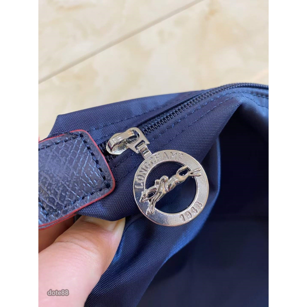【Longchamp】旅行袋手提袋尼龍材質耐磨簡便大容量輕便實用出門必備簡約百搭優雅潮流行休閒逛街生日情人節禮物-細節圖4