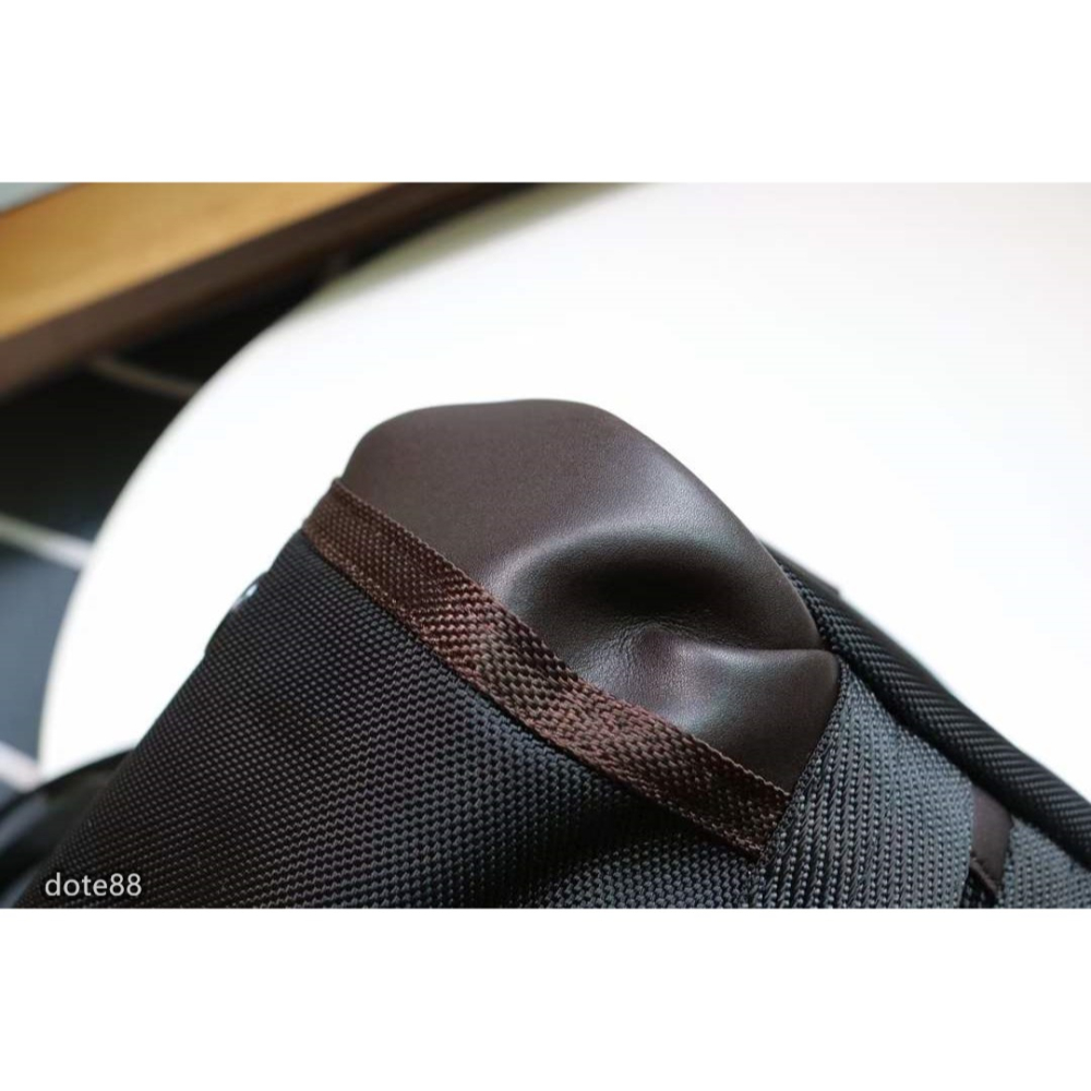 【Tumi】途米彈導尼龍男士斜挎胸包單肩包胸包手機包錢包送禮物耐磨耐用簡便實用大容量有夾層輕便實用出門必備簡約時尚-細節圖6