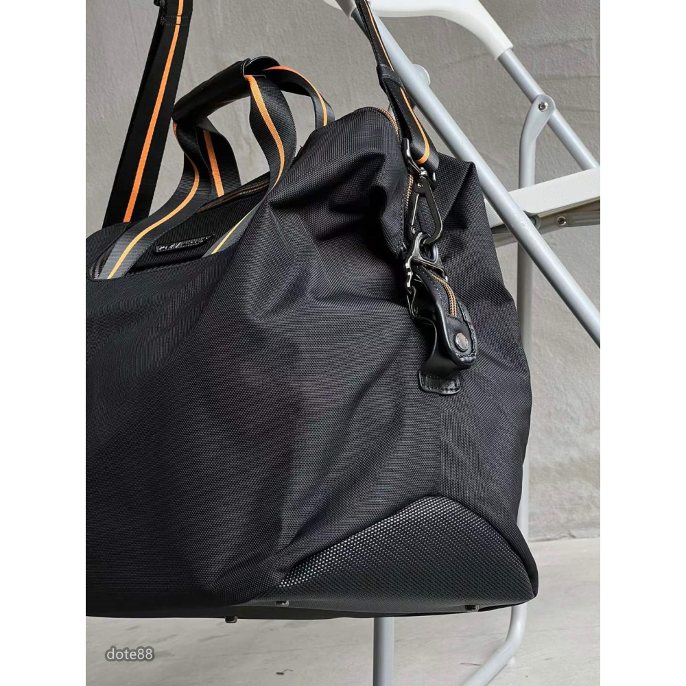 【Tumi】途米McLaren 邁凱輪合作版彈道尼龍搭配碳纖維手提包旅行包單肩包簡約大氣隔層多耐磨簡便實用大容量輕便-細節圖3