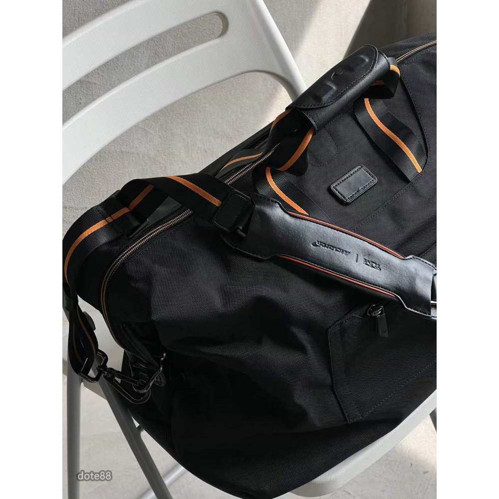 【Tumi】途米McLaren 邁凱輪合作版彈道尼龍搭配碳纖維手提包旅行包單肩包簡約大氣隔層多耐磨簡便實用大容量輕便-細節圖5